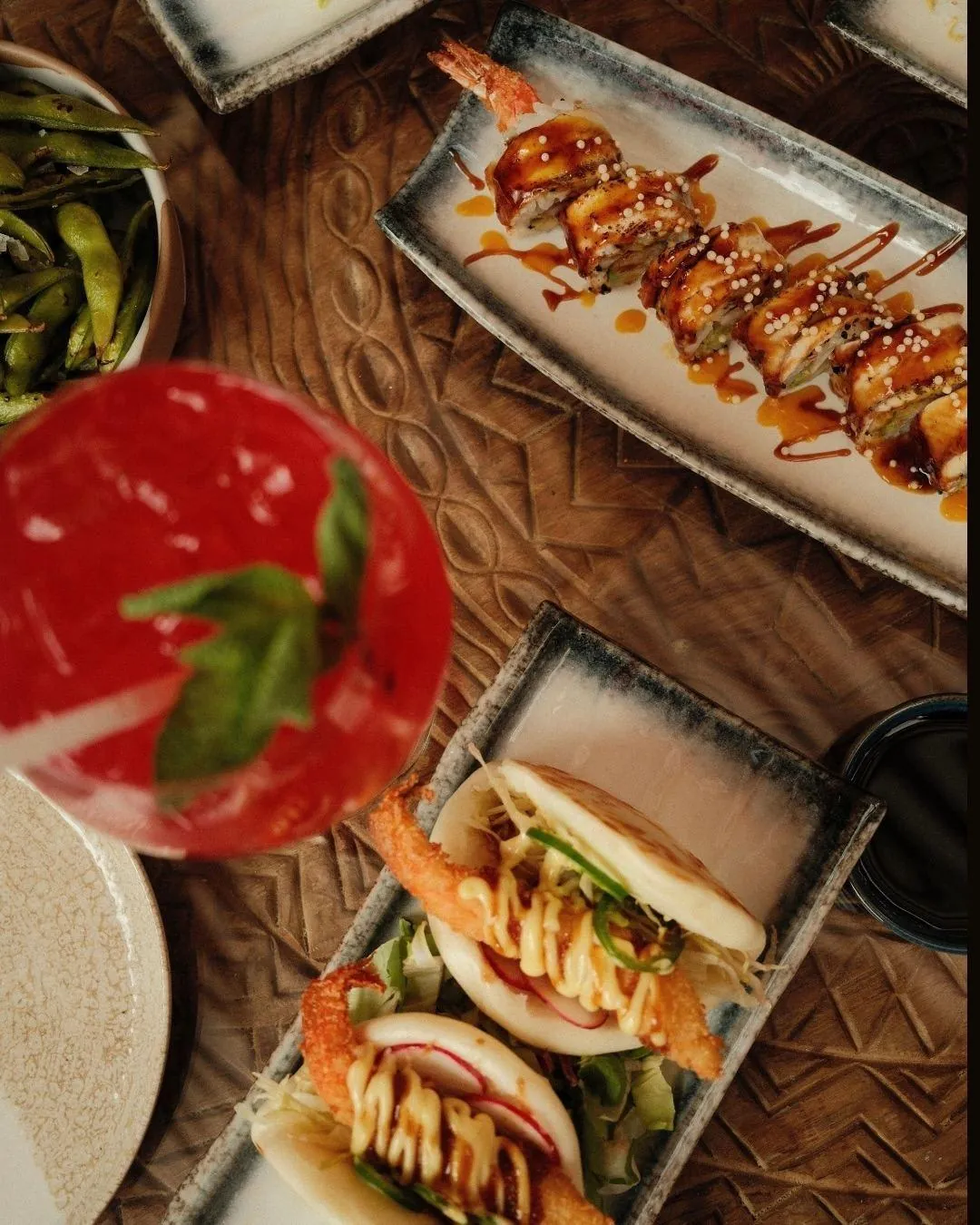 Sushi si cocktail la masa